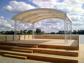 Rundbogendach Bühne